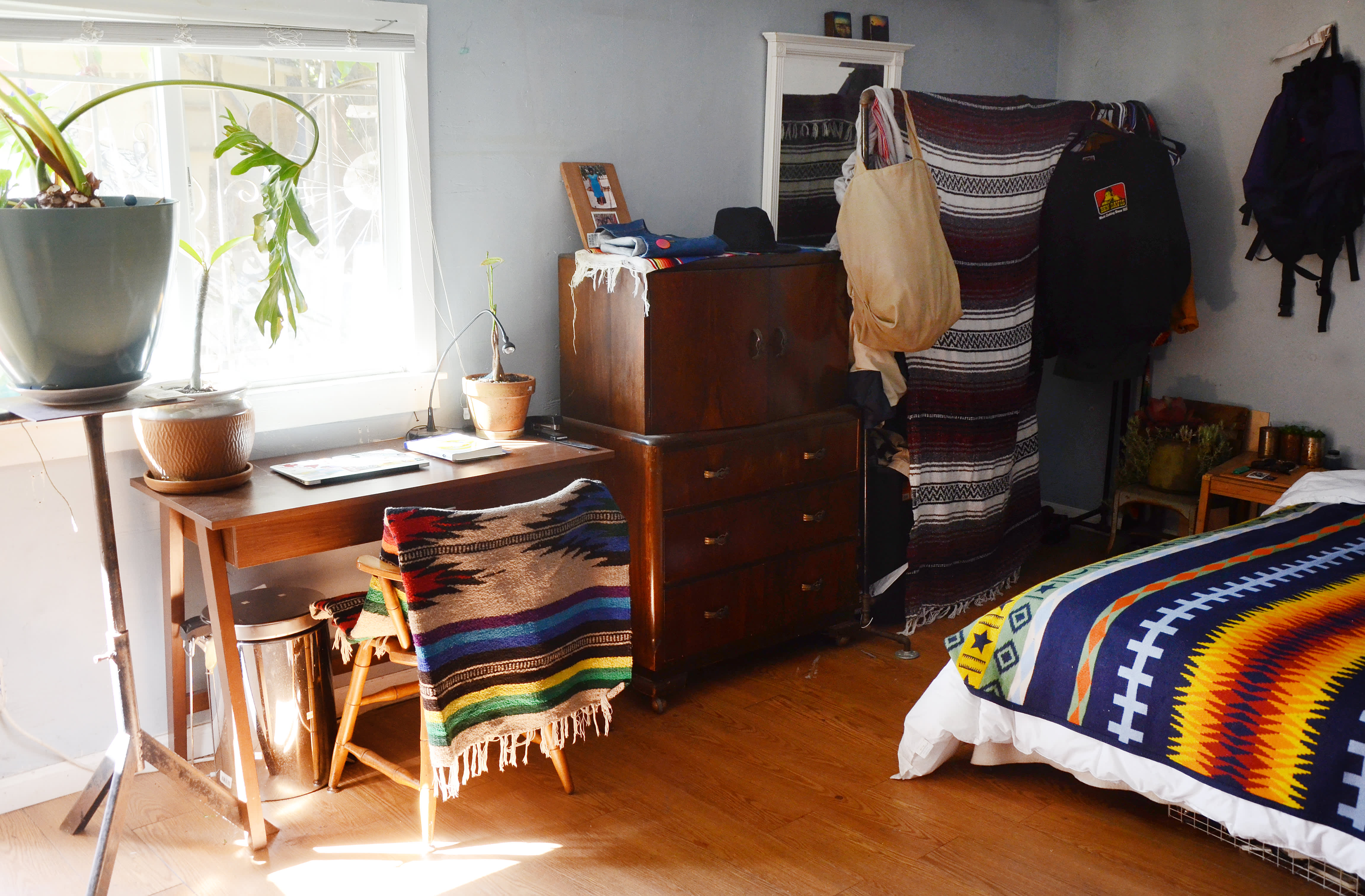 House Tour A 400SquareFoot Oakland Studio Apartment Apartment Therapy